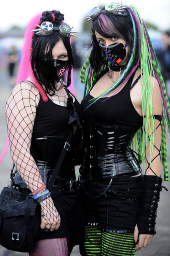 ゴシックロックの祭典にファン集結