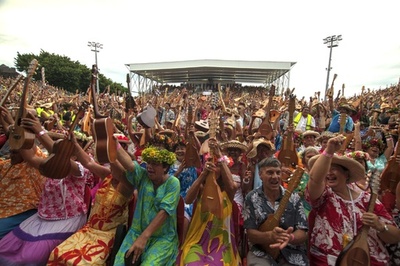 4750人でウクレレ演奏、世界記録に 仏領ポリネシア