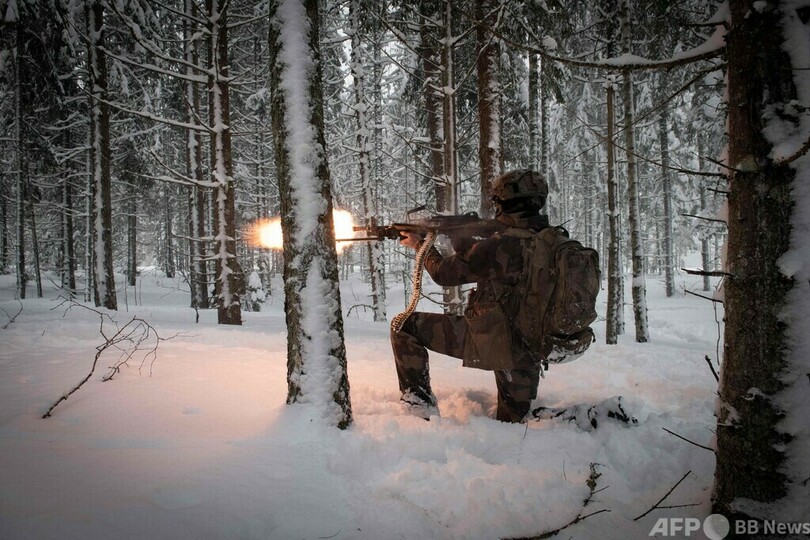 NATO、積雪寒冷地で演習 エストニアのロシア国境付近