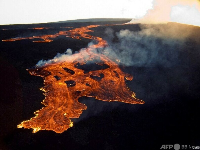 ハワイで世界最大の活火山噴火 38年ぶり、住民に注意喚起