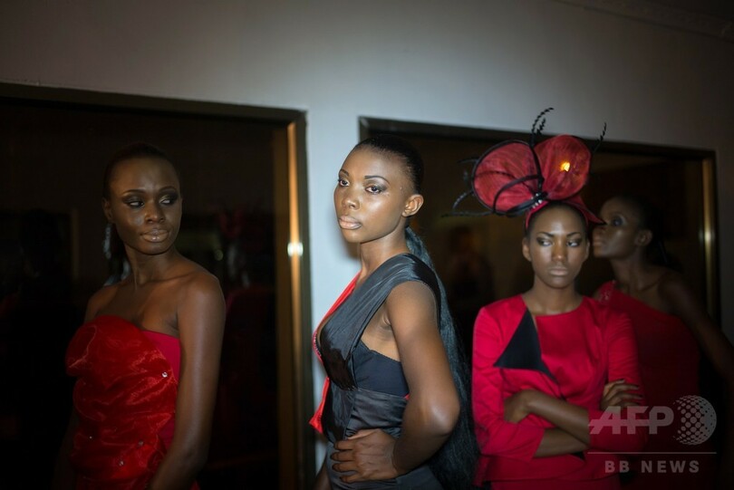 サプールもパフォーマンス、コンゴでファッションウィーク開催