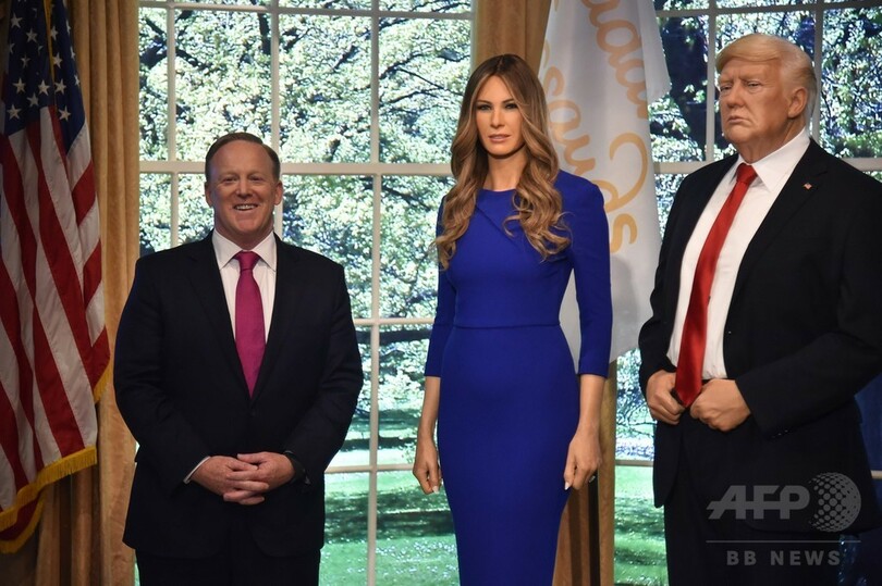 NYでメラニア夫人のろう人形お披露目　前大統領報道官が紹介