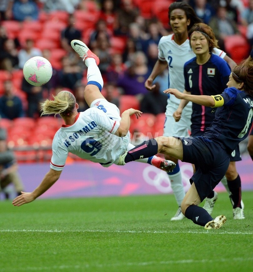 なでしこジャパンがフランス下し決勝進出、女子サッカー