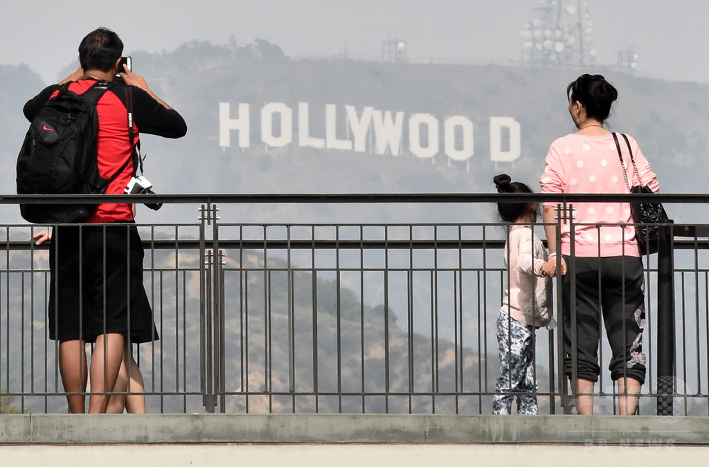 「HOLLYWOOD」の看板にケーブルカーで行こう、米映画会社が計画 「HOLLYWOOD」の看板にケーブルカーで行こう、米映画会社が計画