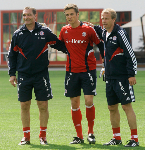 【人気襟付き】ユルゲン・クリンスマン ＃１８ バイエルン・ミュンヘン（H） ドイツ代表（H）1998 W杯 クリンスマン＃18 ＆98W杯 刺繍入り！