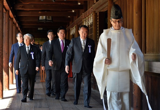 超党派議連の146人が靖国神社を参拝、新藤総務相も 写真5枚 国際
