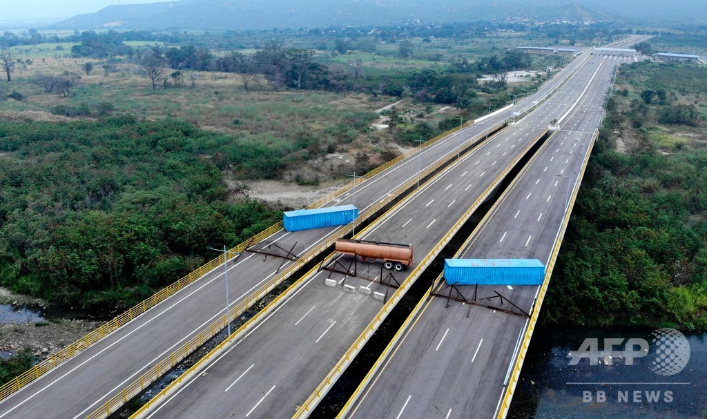 ベネズエラ軍が橋を封鎖、人道支援物資の搬入を阻止へ