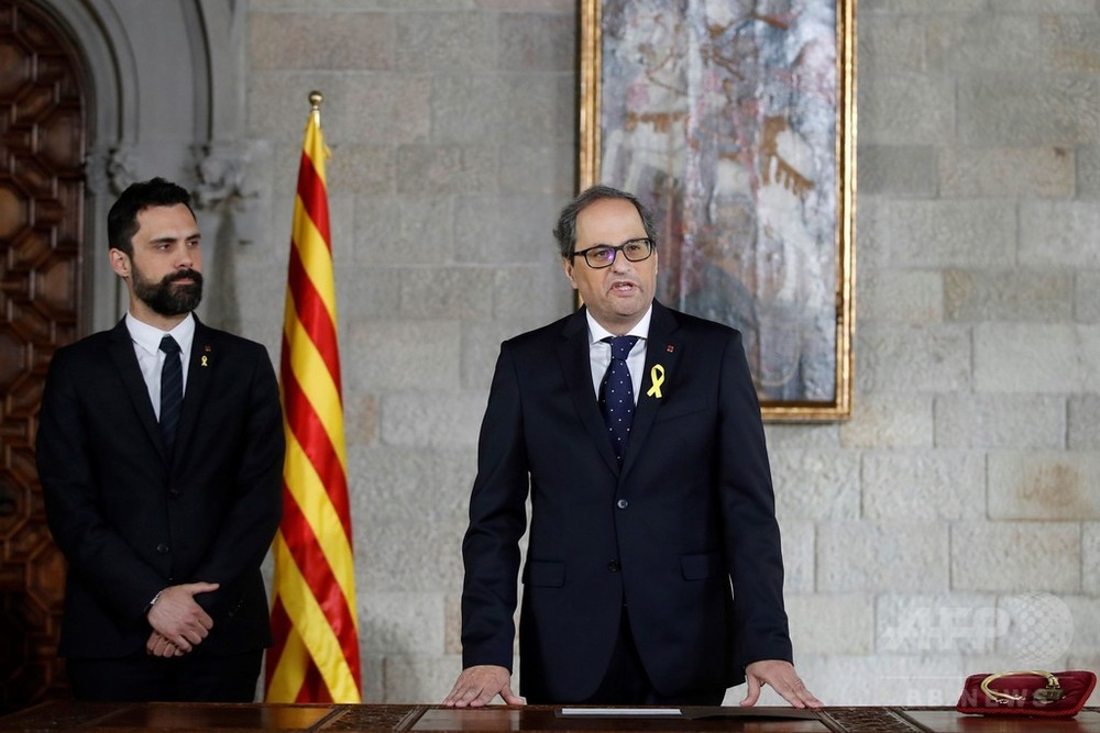 カタルーニャ自治州、新首相が就任宣誓 憲法順守に言及せず 写真3枚 国際ニュース:AFPBB News
