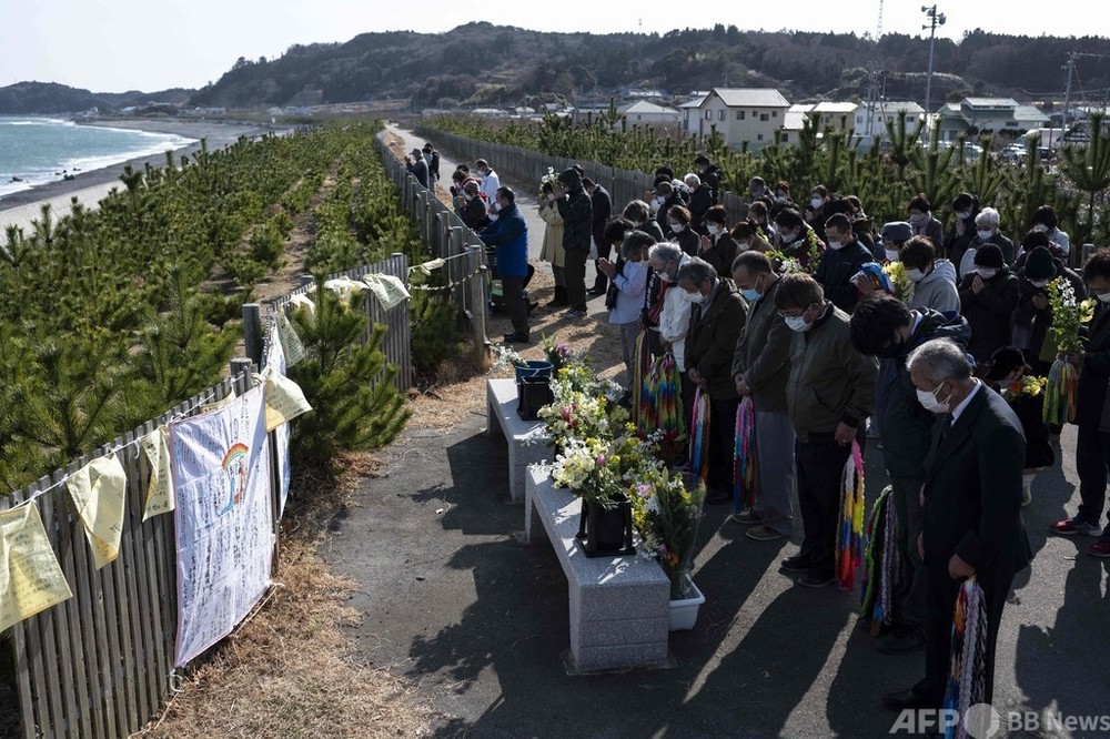 東日本大震災から10年、各地で黙とう 東京で追悼式