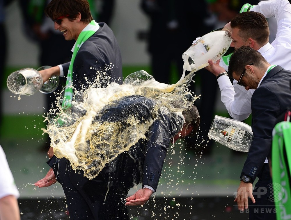 ドイツ杯優勝のボルフスブルクが凱旋 約3万人のファンがお出迎え 写真14枚 国際ニュース Afpbb News