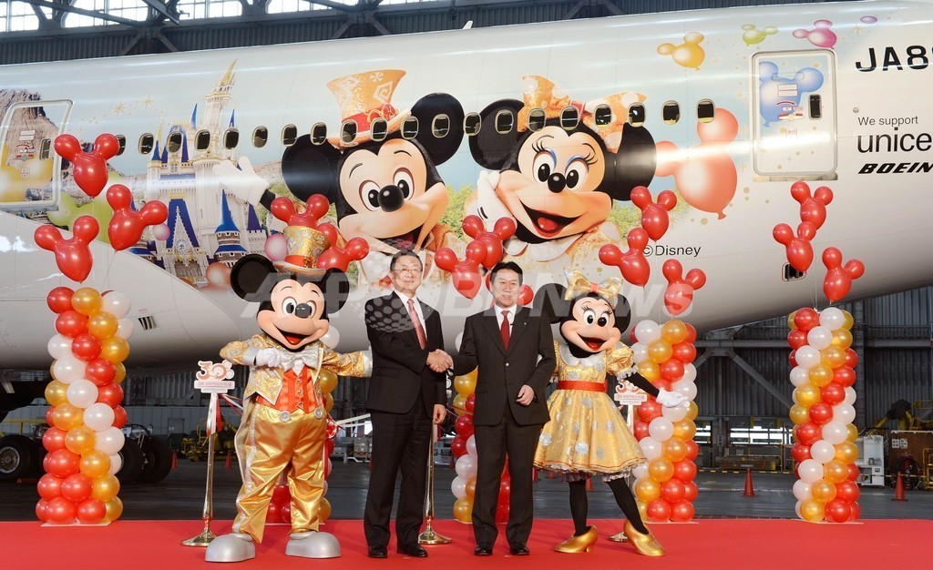 ミッキー＆ミニーも笑顔、ディズニーリゾート30周年でJAL特別機 写真7