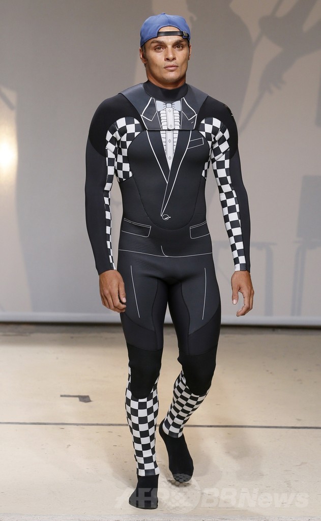 ウェットスーツをビジネススーツにアレンジ、「ジュリアン・デイヴィッド」15年春夏メンズ