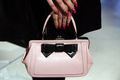 米・ニューヨークで発表されたケイト・スペード ニューヨーク（Kate Spade New York）13/14年秋冬コレクション（2013年2月8日撮影）。(c)AFP/Getty Images/Allison Joyce