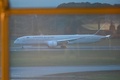 シンガポール（チャンギ）国際空港に到着した、スリランカのゴタバヤ・ラジャパクサ大統領を乗せたとみられる旅客機（2022年7月14日撮影）。(c)Roslan RAHMAN / AFP