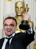 第81回アカデミー賞（Academy Awards）授賞式で監督賞を受賞した、『スラムドッグ＄ミリオネア（Slumdog Millionaire）』のダニー・ボイル（Danny Boyle）監督（2009年2月22日撮影）。(c)AFP/Mark RALSTON