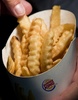 米ファストフード大手のバーガーキング（Burger King）が米国で発売した低脂肪・低カロリーのフライドポテト「Satisfry（サティスフライ）」（2013年9月24日撮影）。(c)AFP/Saul LOEB