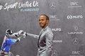 ローレウス・ワールド・スポーツ・アワードで男子の年間最優秀選手賞を受賞したF1ドライバーのルイス・ハミルトン（2020年2月17日撮影）。(c)Tobias SCHWARZ / AFP