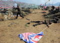 韓国の慶尚北道・漆谷郡（Chilgok）にある、朝鮮戦争時の1950年の洛東江の戦闘（Nakdong River Battle）跡地で3日、韓国軍や米軍兵士、退役軍人らが参加し、当時の戦闘を再現する行事が行われた。

写真は戦闘を再現する韓国軍兵士（2010年9月3日撮影）。(c)AFP/KIM JAE-HWAN