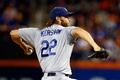 15MLBプレーオフ、ナ・リーグ地区シリーズ（5回戦制）、ニューヨーク・メッツ対ロサンゼルス・ドジャース。先発登板するロサンゼルス・ドジャースのクレイトン・カーショウ（2015年10月13日撮影）。(c)AFP/Getty Images/Mike Stobe