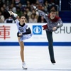 18-19フィギュアスケートグランプリ（GP）シリーズ第4戦、NHK杯。ペア・ショートプログラム（SP）の演技に臨むロシアのナタリア・ザビアコ/アレクサンドル・エンベルト組（2018年11月9日撮影）。(c)Martin BUREAU / AFP