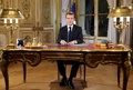 フランス首都パリにある大統領府でテレビ演説を行うエマニュエル・マクロン大統領（2018年12月10日撮影）。(c)LUDOVIC MARIN / POOL / AFP