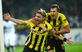 サッカー欧州チャンピオンズリーグ2012-13（UEFA Champions League 2012-13）は24日、グループリーグ第3節の試合が各地で行われ、グループDのボルシア・ドルトムント（Borussia Dortmund）は2-1でレアル・マドリードReal Madrid）に勝利した。

後半19分に決勝ゴールを挙げ、チームメイトのケヴィン・グロスクロイツ（Kevin Grosskreutz、、右）とともに歓喜するボルシア・ドルトムントのマルセル・シュメルツァー（Marcel Schmelzer、2012年10月24日撮影）。(c)AFP/PATRIK STOLLARZ