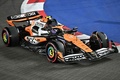 24F1第18戦シンガポールGP予選に臨むマクラーレンのランド・ノリス（2024年9月21日撮影）。(c)ROSLAN RAHMAN / AFP