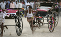 　インド西ベンガル（West Bengal）州コルカタ（Kolkata）で人力車（リキシャ）レースが開催され、普段は市民らを乗せて走る車夫ら100人が熱戦を展開した。

　共産党が主導権を握る同州議会は、人力車は非人道的な労働形態であるとして人力車業の廃止を進めているが、現在も多くの人力車がコルカタの街を行き交う（2009年4月19日撮影）。(c)AFP/Deshakalyan CHOWDHURY