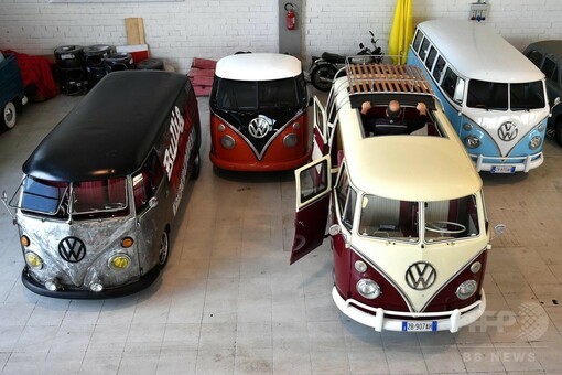 人気ビンテージ車VWタイプ2、伊フィレンツェの専門ガレージ 写真22枚