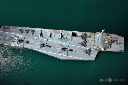 イラン革命防衛隊、同国初の無人機母艦を公開 写真8枚 国際ニュース