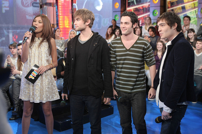 エド・ウエストウィック、ペン・バッジェリー、チェイス・クロウフォードがMTV「Total Request Live」に出演