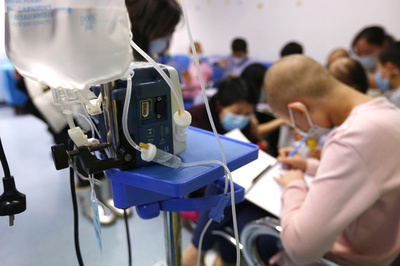 白血病と闘って4年 「母への手紙」、湖南の李真さん亡くなる