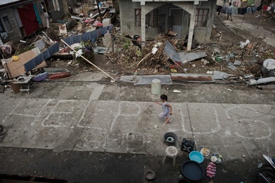 台風直撃のフィリピン中部、商売も存続の危機に