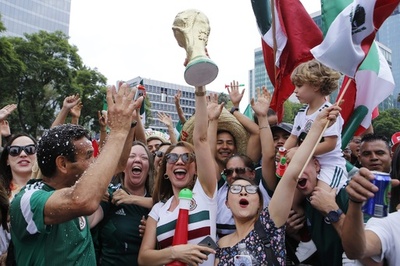 メキシコのファン、LGBTイベントも巻き込んで韓国戦勝利を祝福