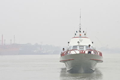 マレーシア沖で船沈没、66人行方不明 不法移民か