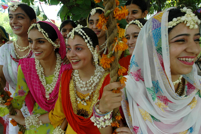 被告の「妻」、実は男性で判事びっくり マレーシア