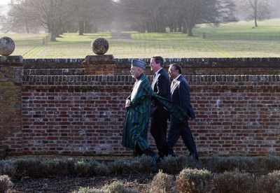 半年以内にタリバンとの和平合意を、英国で関係3か国首脳会談