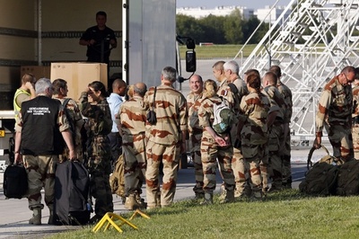 アルジェリア機墜落、旅行中の家族や人道活動家が犠牲に