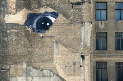 ベルリンにあふれる壁画、仏グラフィティ・アーティスト作品