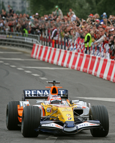 ＜07 F1＞ルノー ワルシャワでロードショウを開催