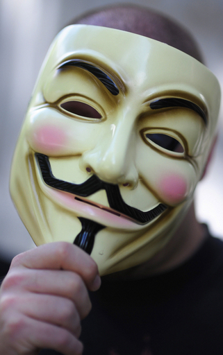 ドイツに仮面の集団、新興宗教の危険呼び掛け