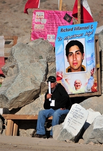 チリ鉱山、救出は10月後半にも 鉱業相