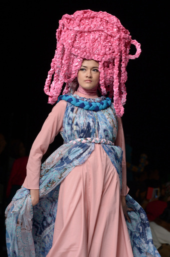 Feny Mustafa、ジャカルタ・ファッション・ウィークで新作発表