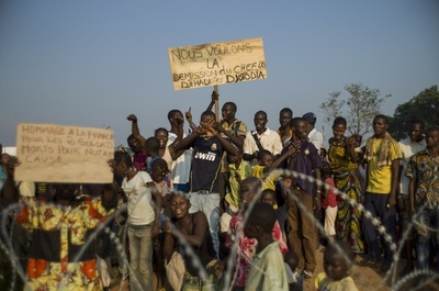 「中央アフリカで来年後半までに選挙を」、仏国連大使