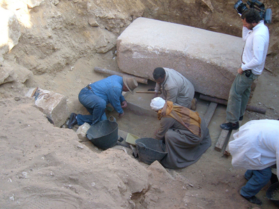 古代エジプトの女王とみられるミイラ、エジプト・カイロ郊外で発見