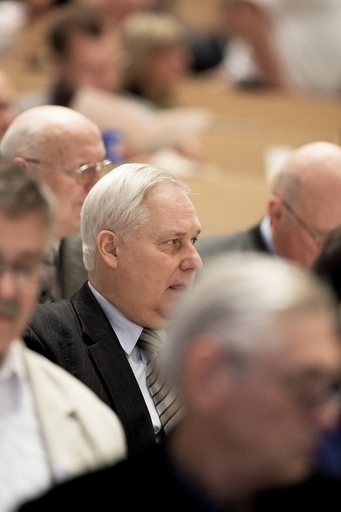 「我々は平和のためのスパイだった」、旧東ドイツの情報員らが主張