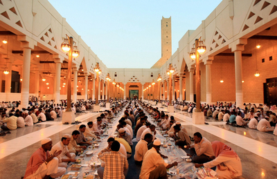 断食月ラマダン、イスラム諸国で始まる