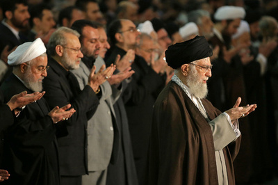 イラン指導者、金曜礼拝で8年ぶり説教 司令官の「犠牲」強調