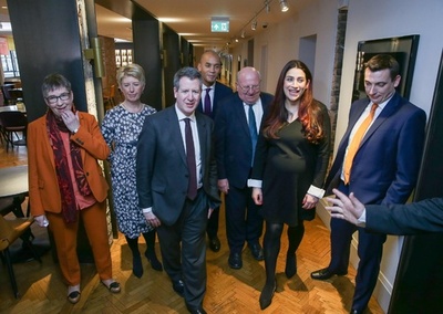 英労働党、穏健派7議員が離党 ブレグジット支持や差別文化に反発