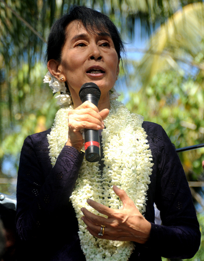 スー・チーさん、連邦議会補選に立候補の意向 ミャンマー